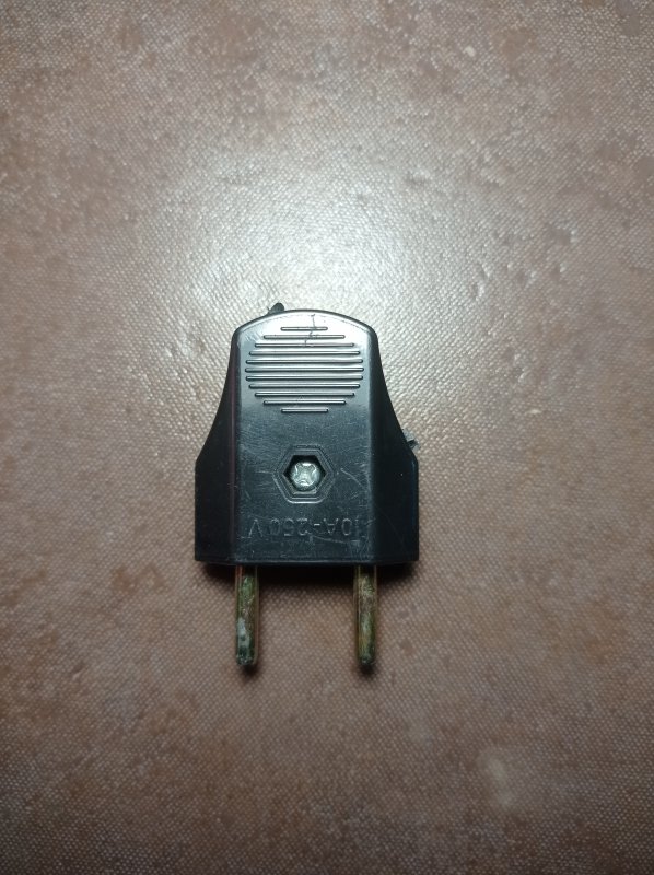 Colokan / streker gepeng hitam