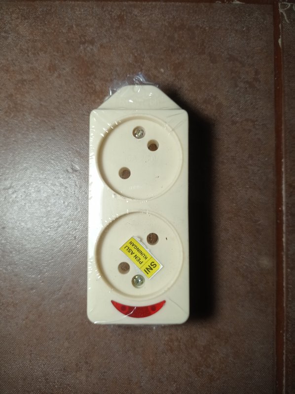 Colokan gepeng 2 lampu