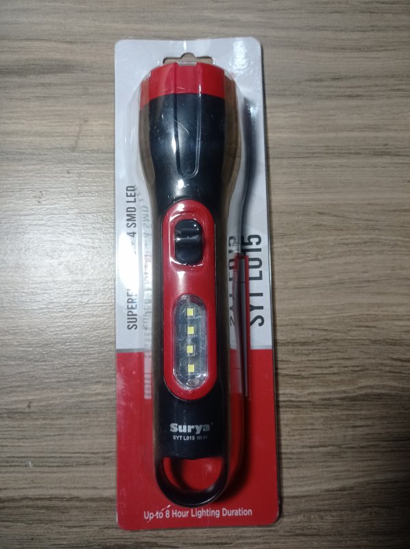 Lampu senter surya